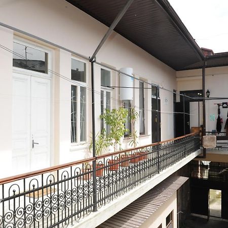 Apartment On Prospekt Mira 71 Sochumi Exterior foto